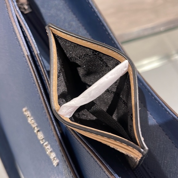 MICHAEL KORS MENS
Cooper Graphic Logo Tall Card Case
36S3LCOD2B
COLOR: Yellow - Picture 8 of 16